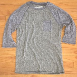 Men’s 3/4 sleeve top. Blue/gray
